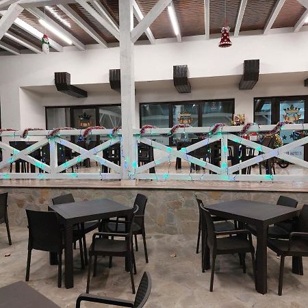 Teju Hotels Slanic Bagian luar foto