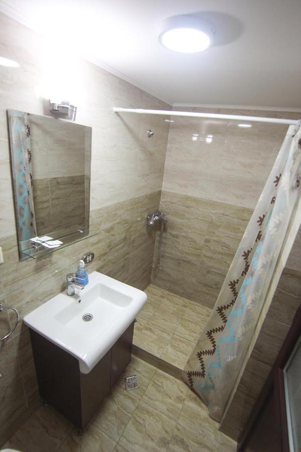 Teju Hotels Slanic Bagian luar foto