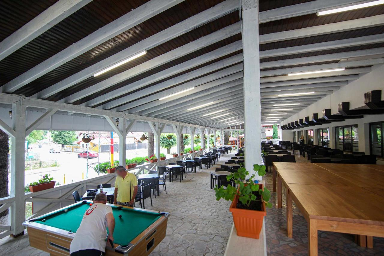 Teju Hotels Slanic Bagian luar foto