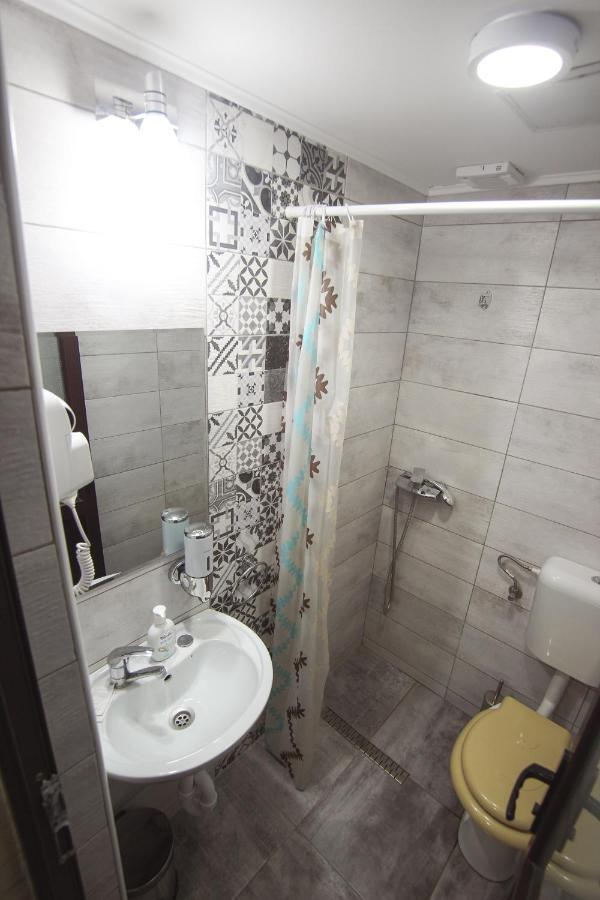 Teju Hotels Slanic Bagian luar foto