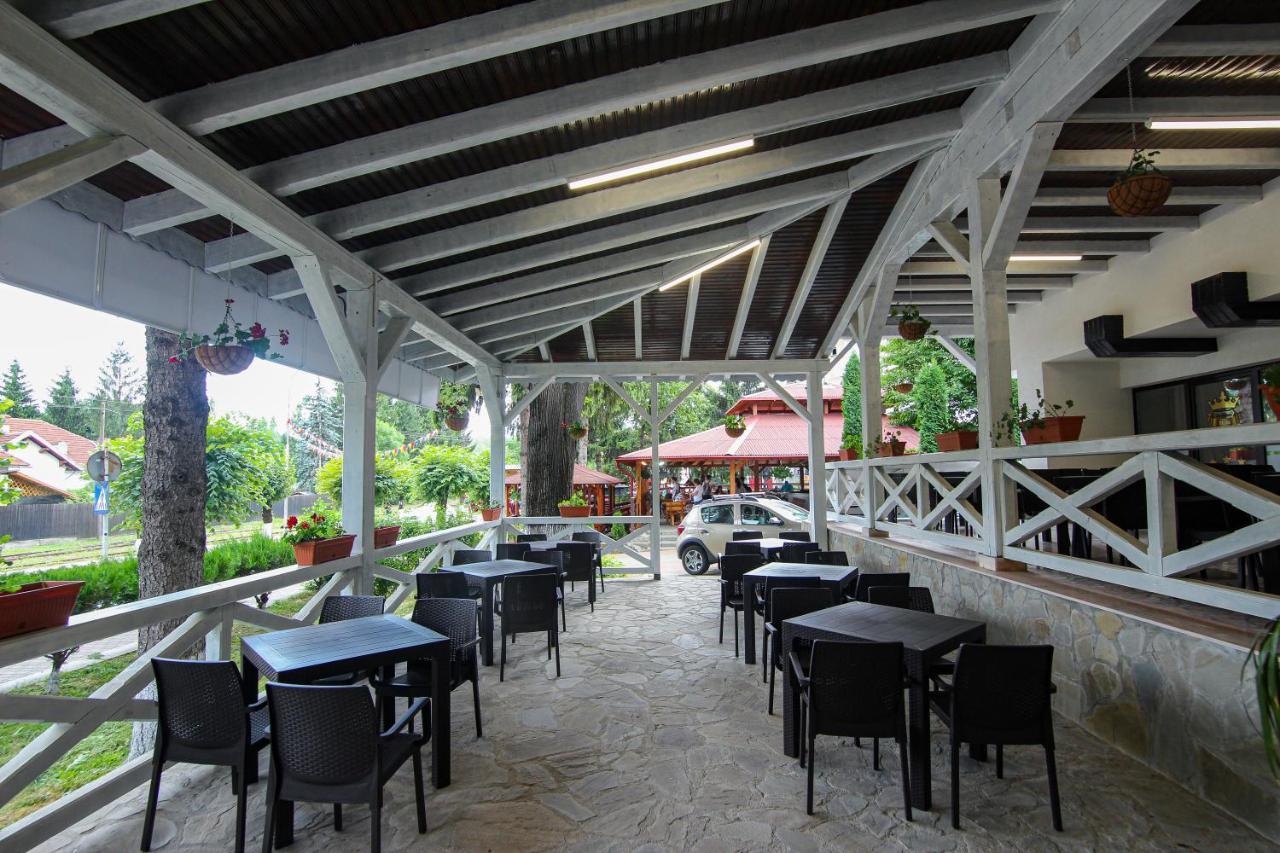 Teju Hotels Slanic Bagian luar foto