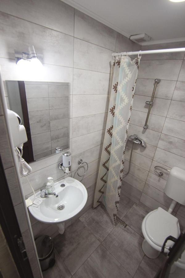 Teju Hotels Slanic Bagian luar foto
