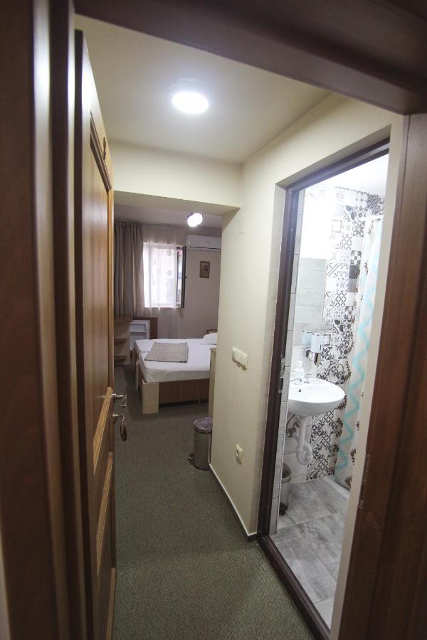 Teju Hotels Slanic Bagian luar foto