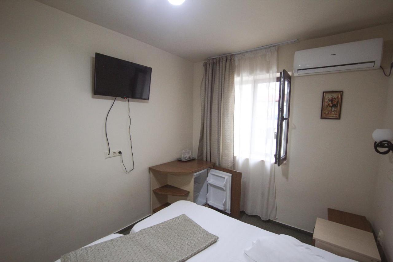 Teju Hotels Slanic Bagian luar foto