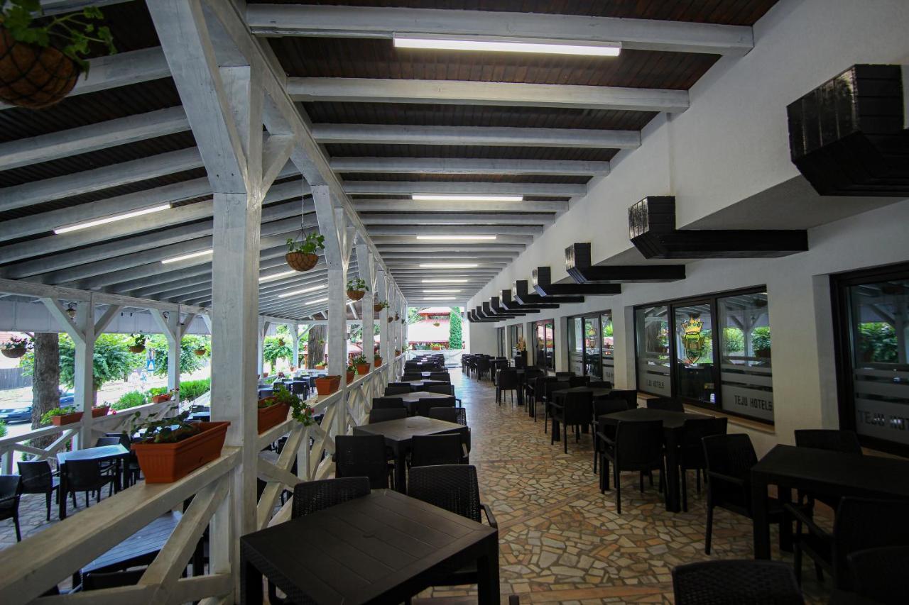 Teju Hotels Slanic Bagian luar foto