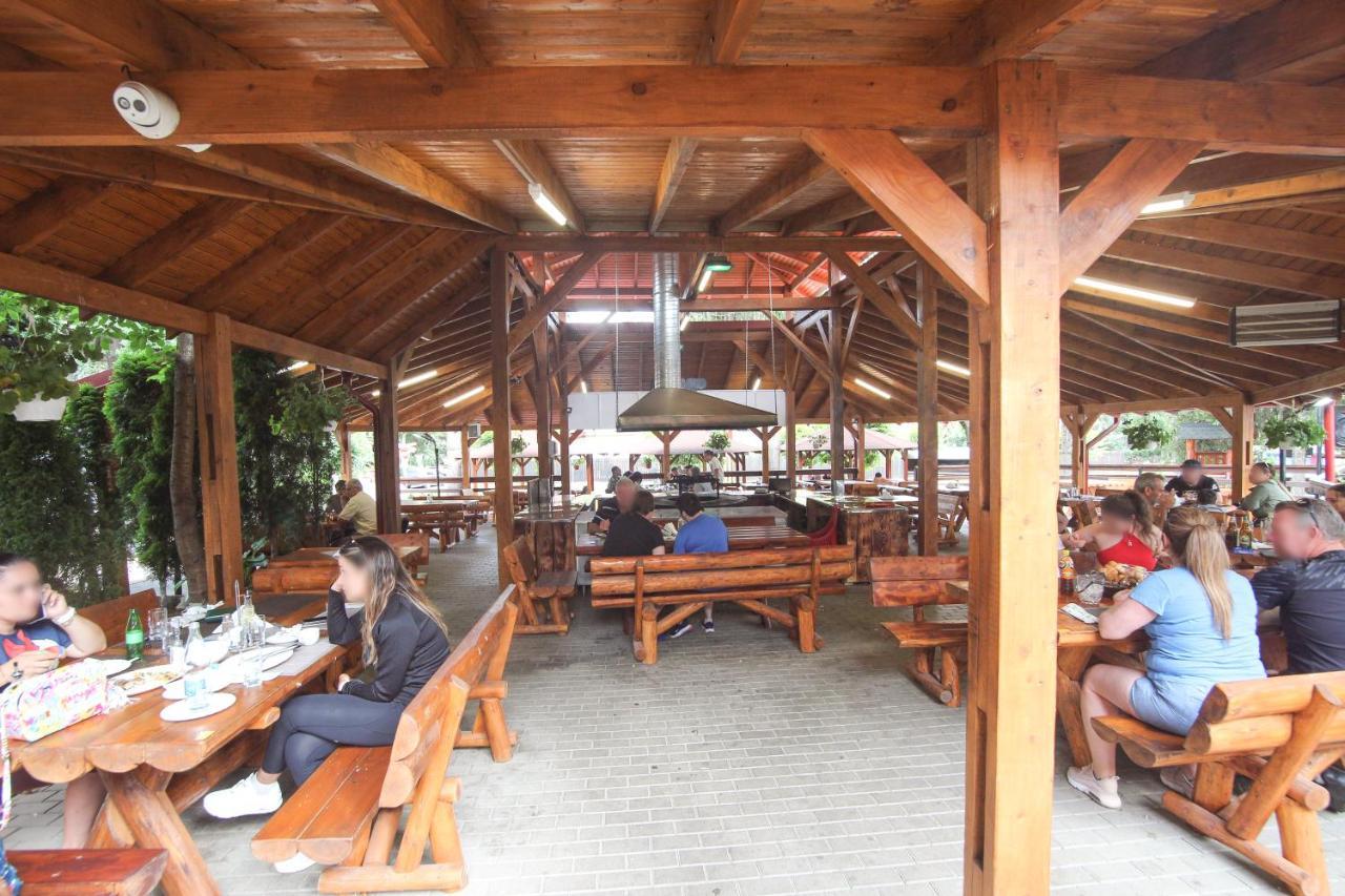 Teju Hotels Slanic Bagian luar foto